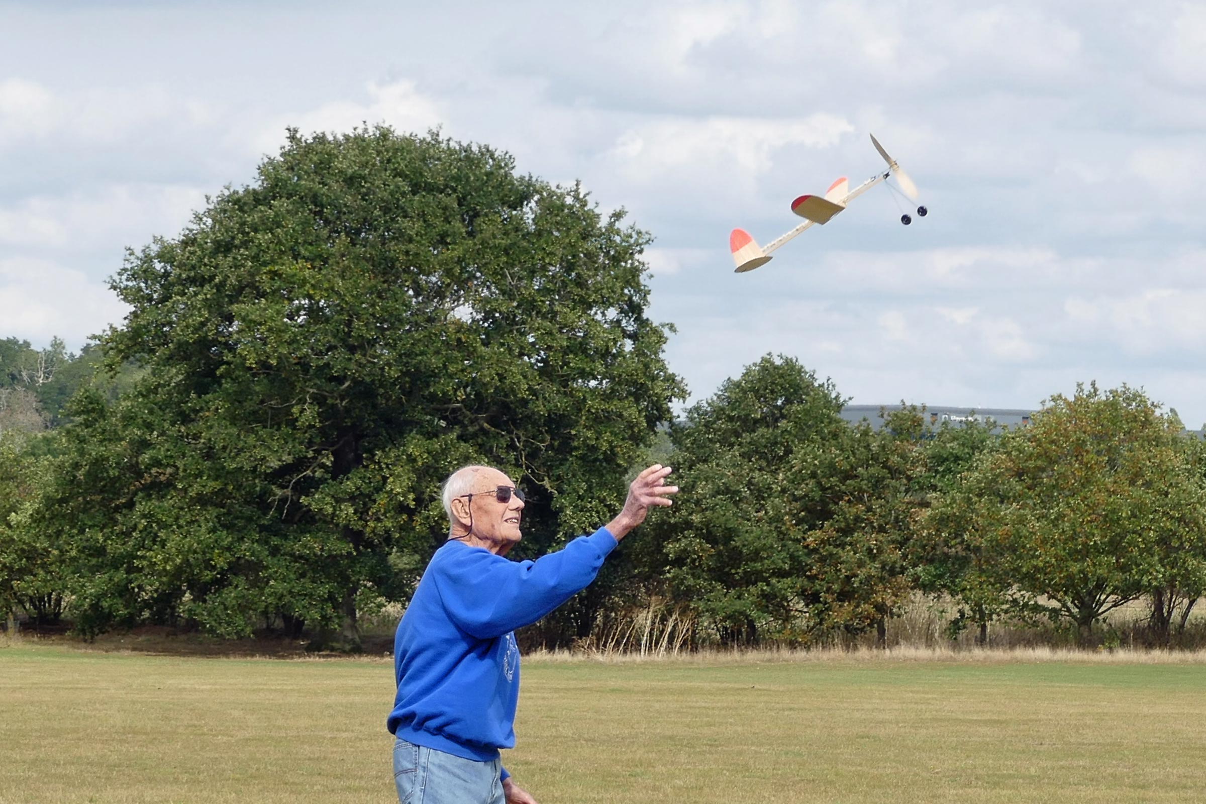 PMFC member Dave Leeding gets his colourful Cloud Tramp away at the 2025 Flying Aces.